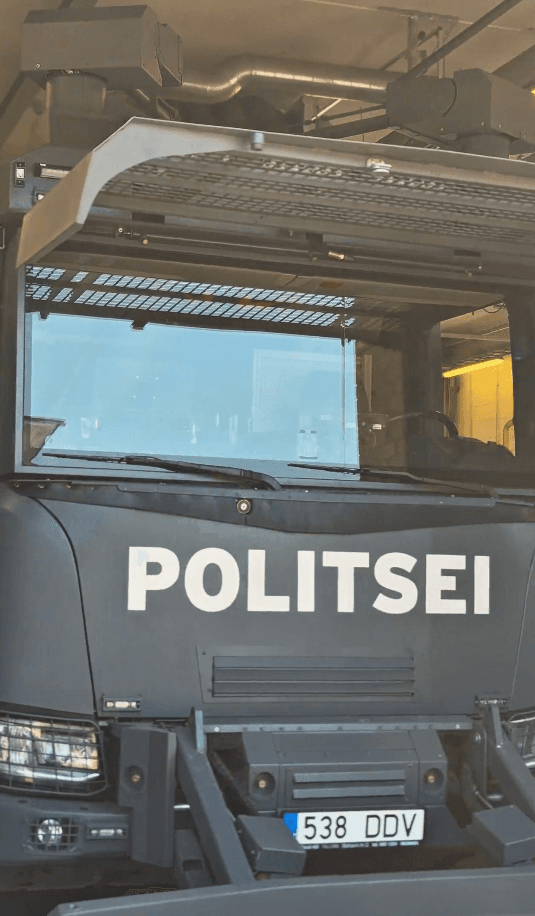 Politsei soomussõiduki soomusklaasi vahetus