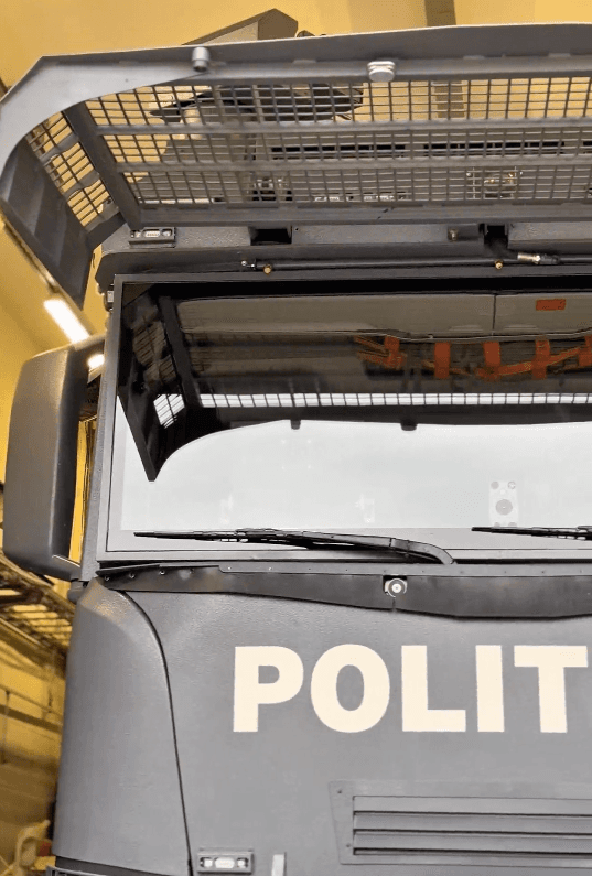 Politsei soomussõiduki soomusklaasi vahetus